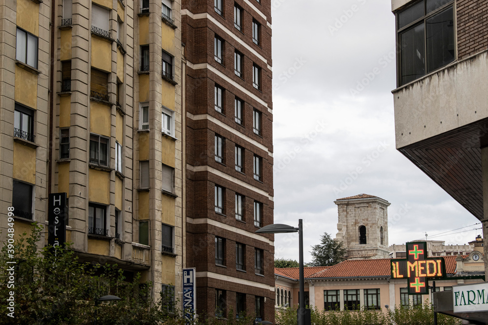Fototapeta premium Bloques de piso de Burgos, España.