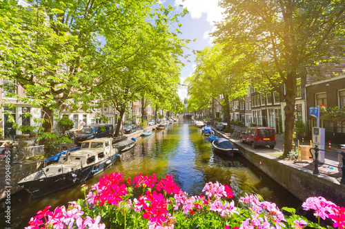 Amsterdamer Gracht im Sommer 