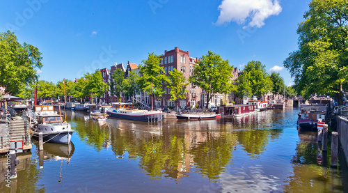 Amsterdamer Gracht im Sommer 