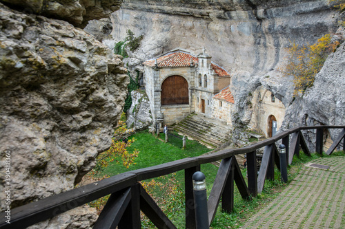 Monumento Natural de Ojo Guareña en Burgos
