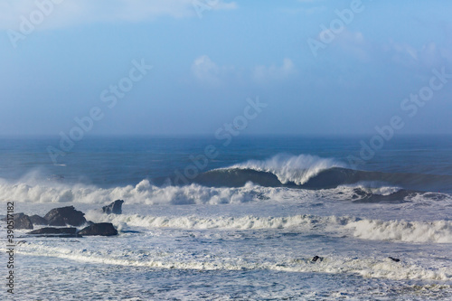 Big Waves Breaks at Mavericks surf spot