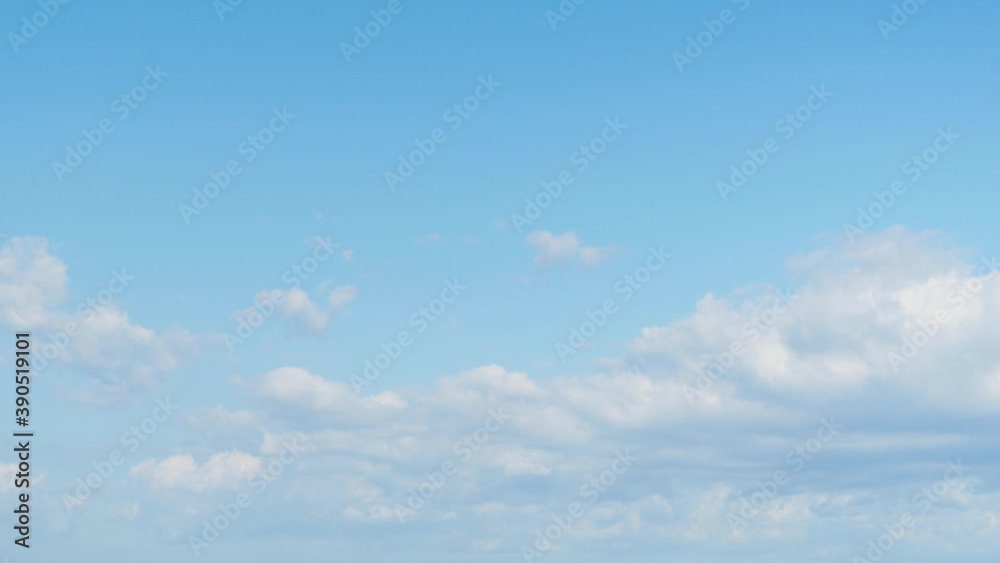 青空 遠くをゆったり流れる雲 青空 遠くをゆったり流れる雲