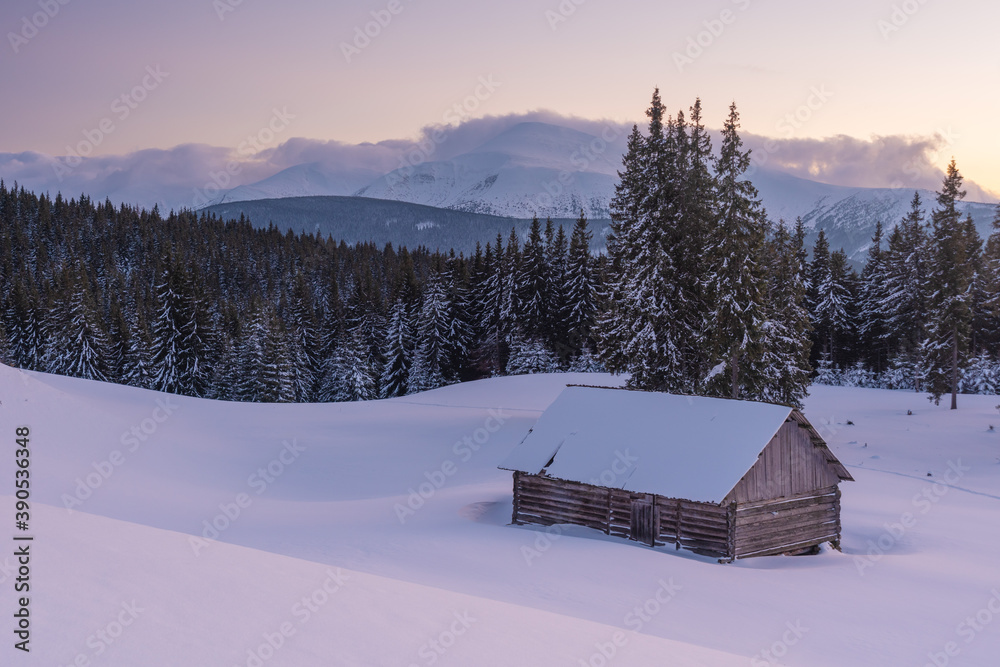 Snowy winter in the Ukrainian Carpathians and picturesque mountain houses Snowy winter in the Ukrainian Carpathians and picturesque mountain houses