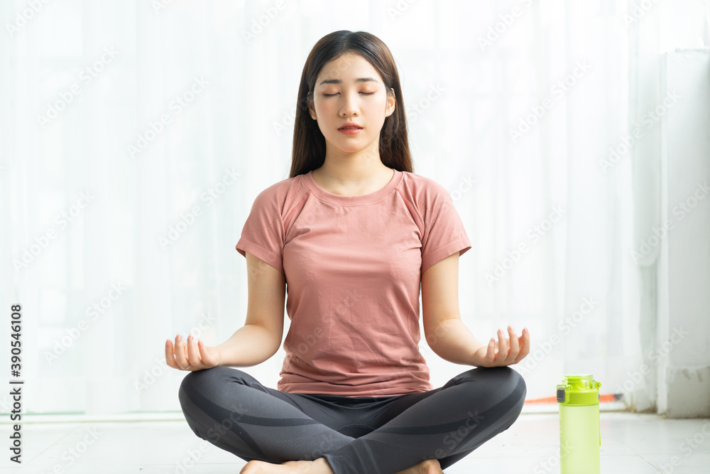 portrait of asian woman practicing yoga at home
portrait of asian woman practicing yoga at home