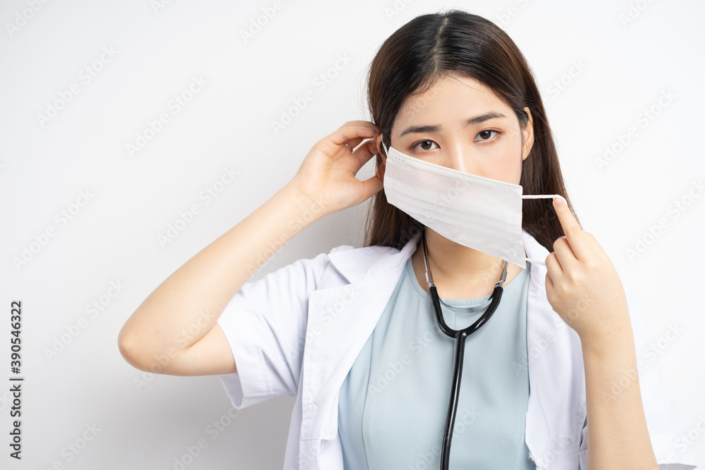 portrait of female doctor instructing to wear a mask properly