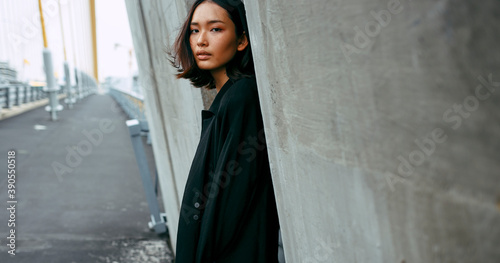 Obraz na plátně Asian woman in the city