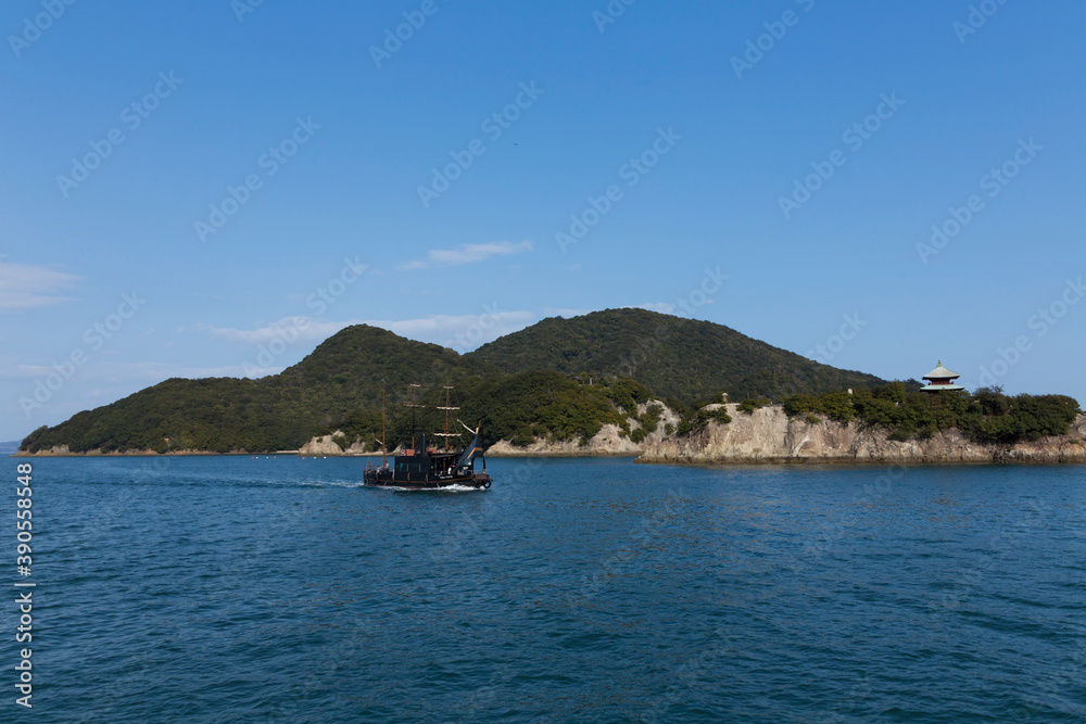鞆の浦の仙酔島と渡船