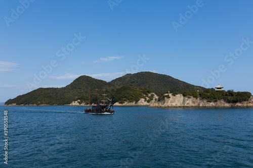 鞆の浦の仙酔島と渡船