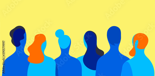 Silhouette di persone viste da dietro che quardano avanti il muro vuoto