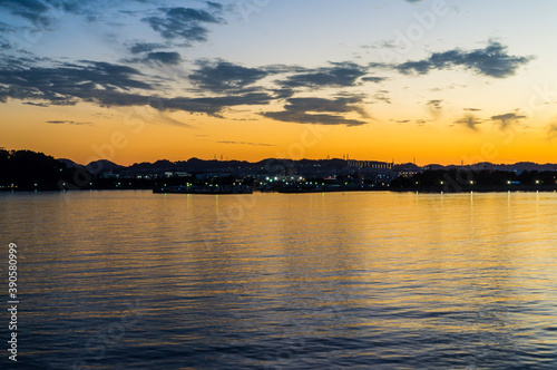 夕焼けと海