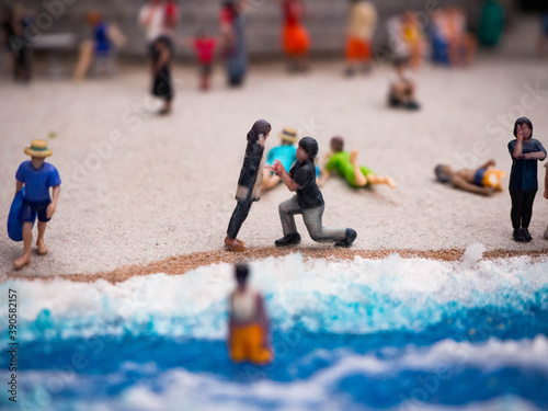 ロマンチックな浜辺のプロポーズ 