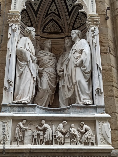 Italia  Toscana  Firenze  statue della chiesa di Orsanmichele