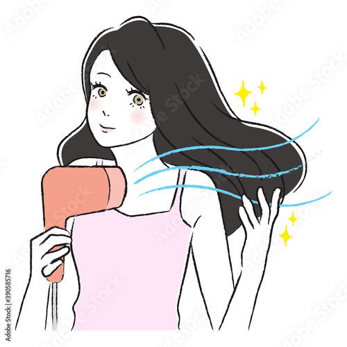 ドライヤー　乾かす　女性