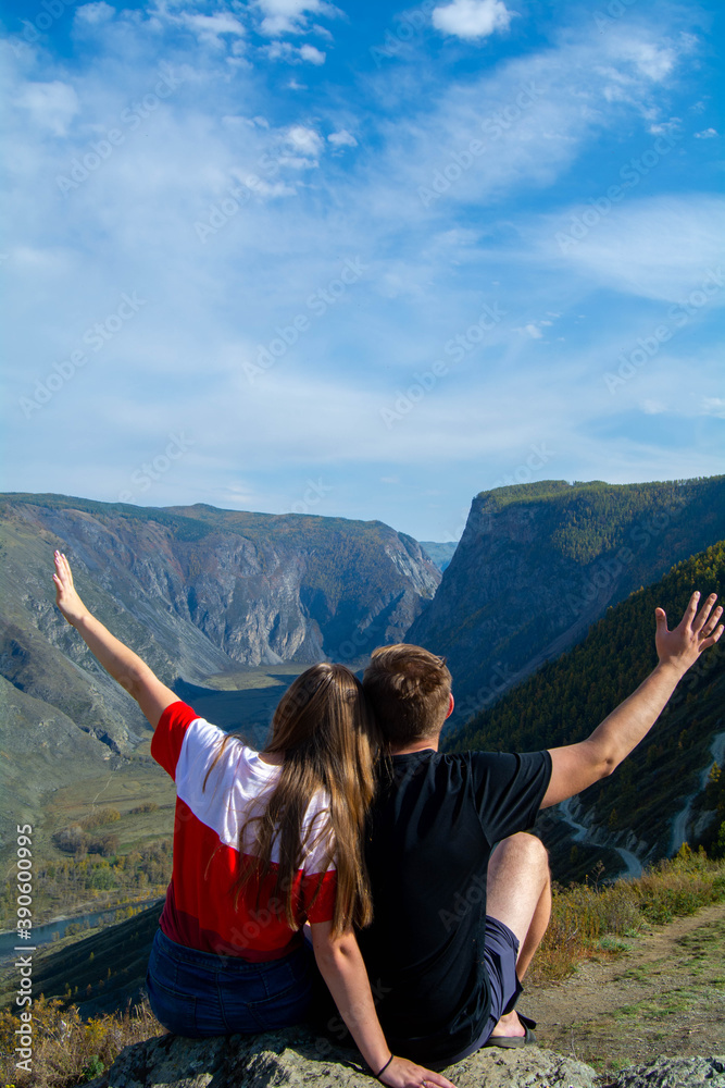 Naklejka premium couple on the mountain