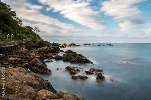 beach and rocks © Leandro