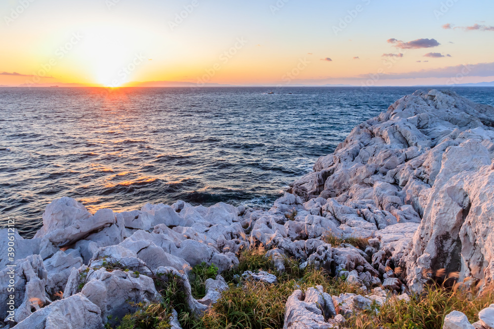 夕日と白崎海洋公園(白崎海岸)和歌山県日高郡
Sunset and Shirasaki Coast Wakayama-ken Hidaka-gun 夕日と白崎海洋公園(白崎海岸)和歌山県日高郡
Sunset and Shirasaki Coast Wakayama-ken Hidaka-gun