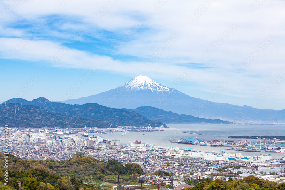 日本平から見た富士山と清水の街並み