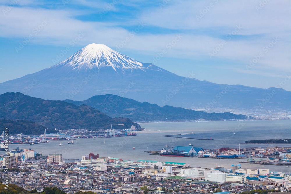 日本平から見た富士山と清水の街並み
