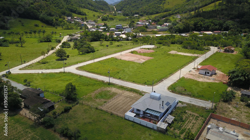 Vista aérea de empreendimento imobiliário, loteamento em Palhoça, Santa Catarina Brasil 