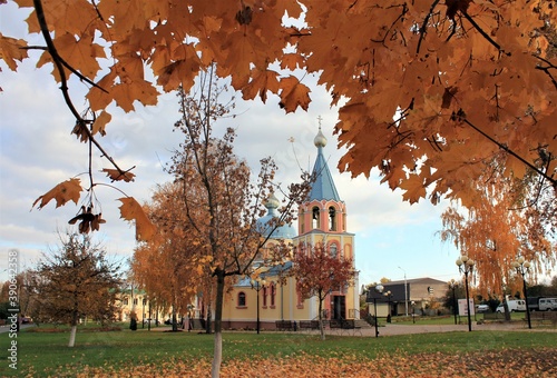 Wallpaper Mural View of the city Church on a cool autumn day Torontodigital.ca