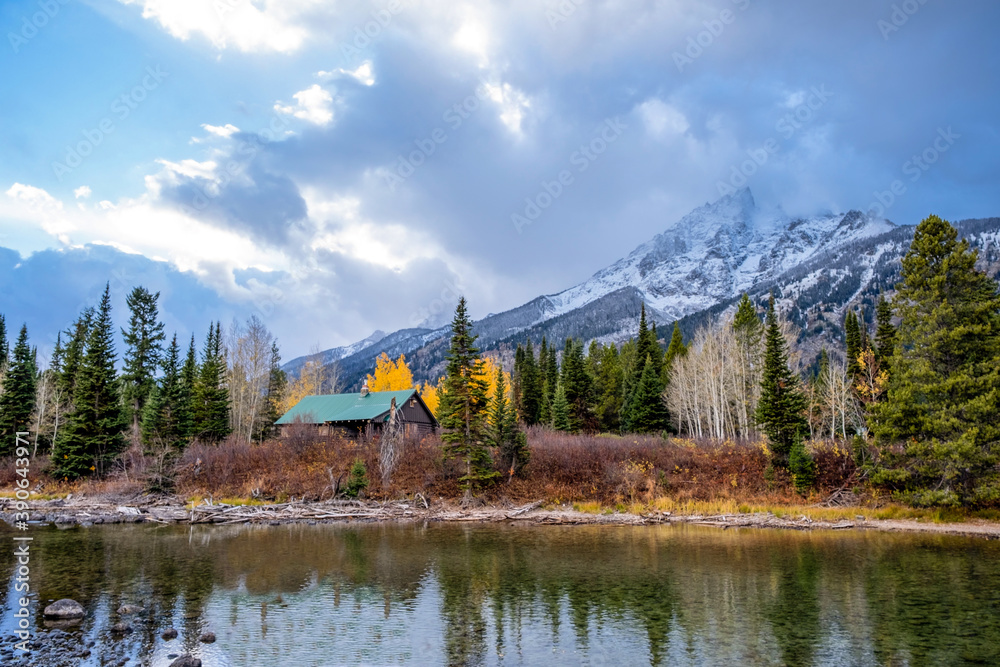 Fototapeta premium A Cabin in the Mountains