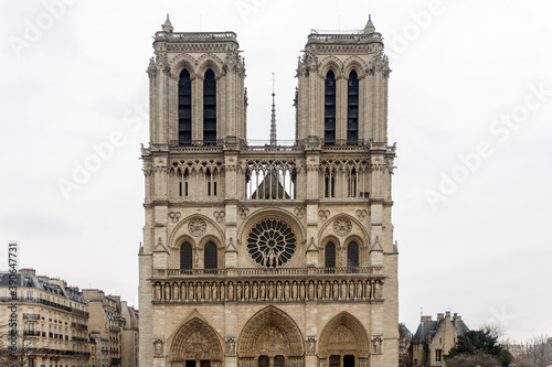 Catedaral de Notre Dame o Cathedrale Notre-Dame cerca del Rio Sena, en la ciudad de Paris, pais de Francia
