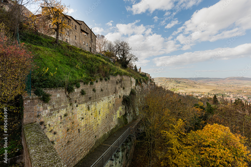 Fototapeta premium orvieto, umbria, italia, duomo, cattedrale, storico, panorama, cittá, paesaggio, veduta, cittadina, architettura, panoramica, cielo, viaggiare, distanza, europa, collina, estate, azzurro,