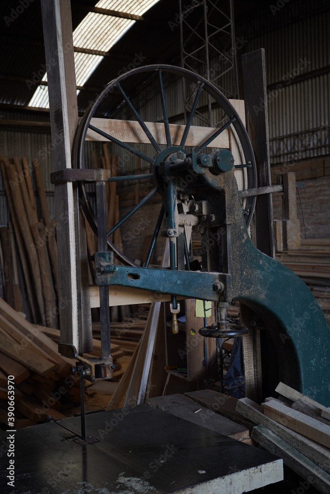 Machine for cutting wood inside a sawmill. Heavy Duty Work tool, industry. Machine for cutting wood inside a sawmill. Heavy Duty Work tool, industry.