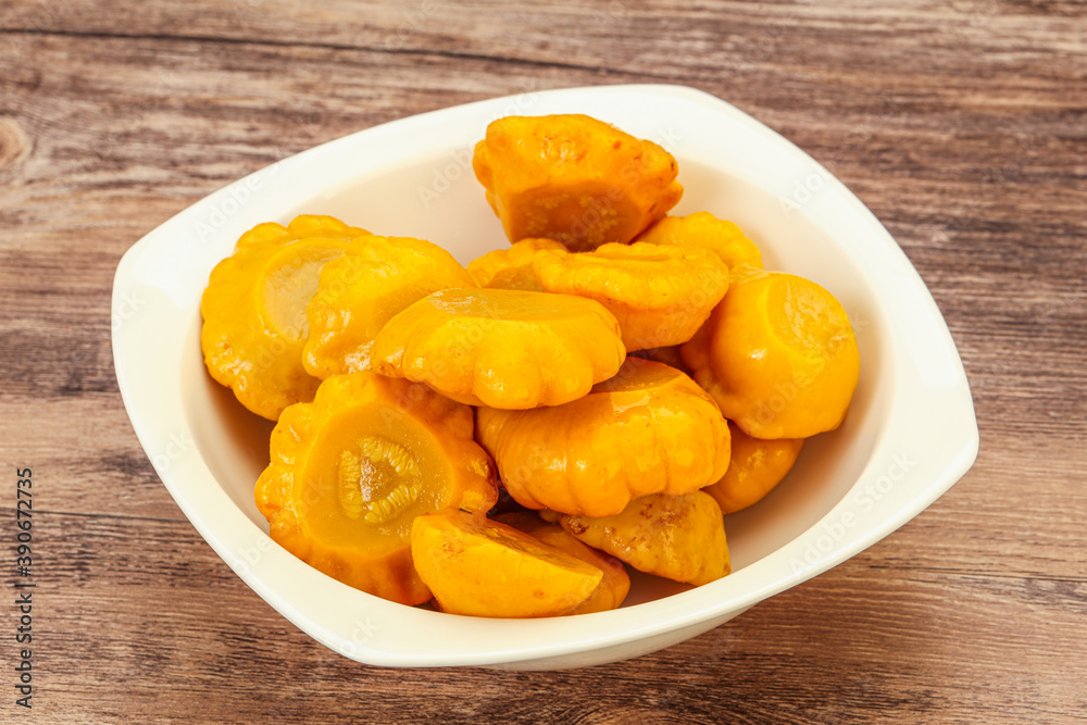 Marinated yellow patisson in the bowl