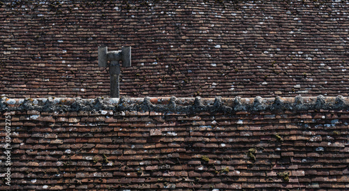 Obraz na płótnie tiles pattern roof with vintage chimney w salonie