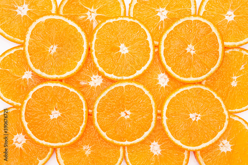 Aufgeschnitte Orangenscheiben einer frischen Orange