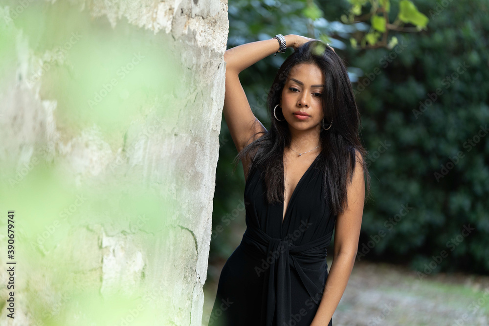 Fototapeta premium well dressed girl fashion, elegant and attractive