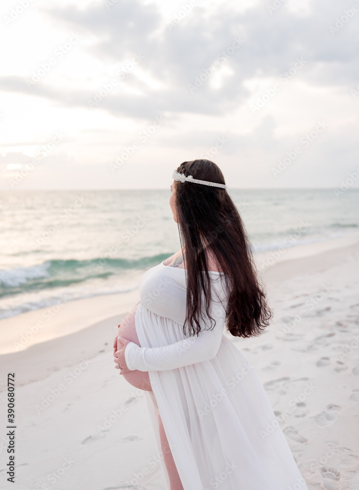 Expecting Pregnant Women, Expecting Couple, Maternity Photos on Beach, Maternity Photography Expecting Pregnant Women, Expecting Couple, Maternity Photos on Beach, Maternity Photography
