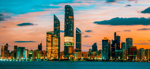 Fotobehang Abu Dhabi Abu Dhabi skyline tijdens zonsondergang  © Frédéric Prochasson