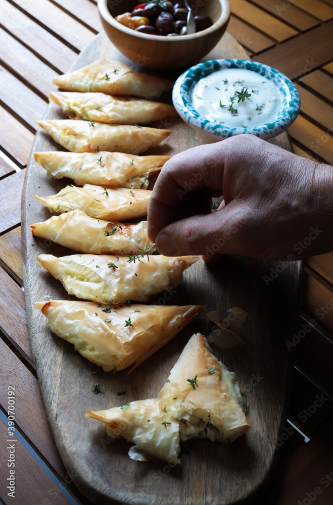 Cucina greca. Tiropita, torta greca fatta in casa con formaggio feta e