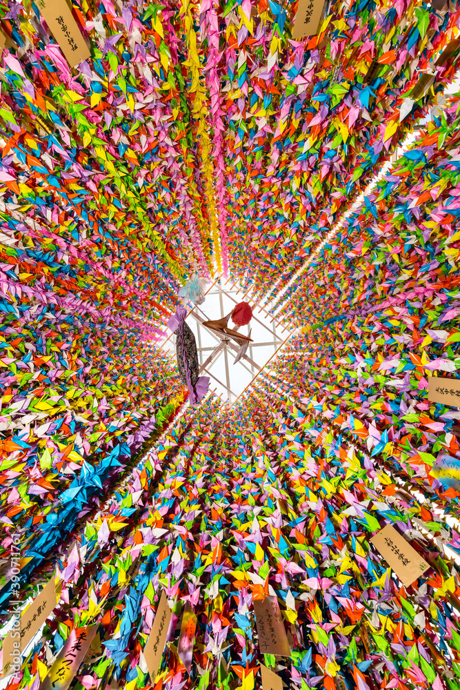 東北仙台七夕祭り祈りの千羽鶴 Stock 写真 Adobe Stock