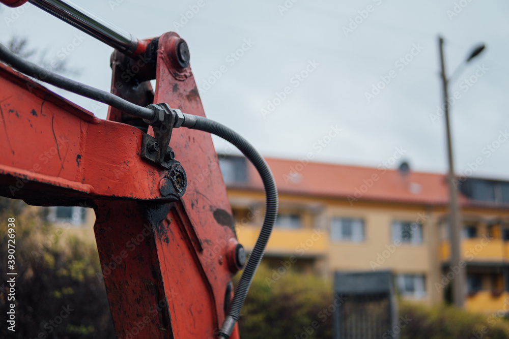 Roter Bagger bei der Arbeit