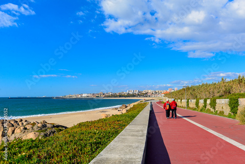 Uferpromenade an der Atlantikküste bei Vila Nova de Gaia - Portugal photo