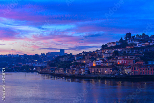 Sonnenuntergang   ber Porto und Vila Nova de Gaia