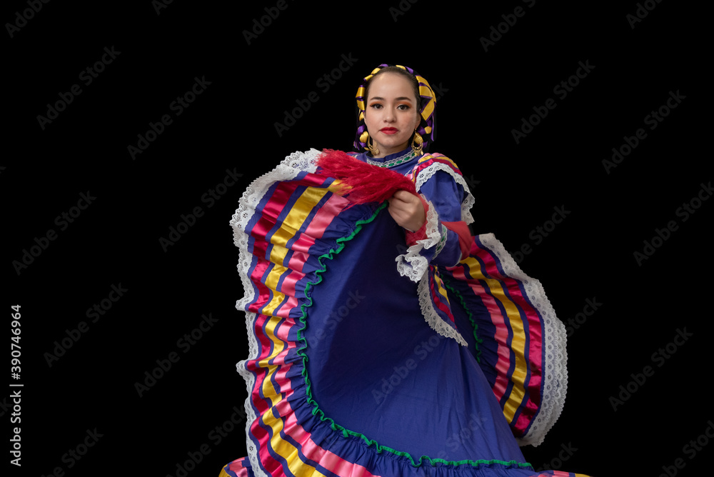 Fototapeta premium Mujer mexicana con traje color morado de jalisco mexico, adornado con listones multicolores, trenza con moños amarillos y rebozo de color rojo, vestido con encaje blanco de guadalajara jalisco, escara