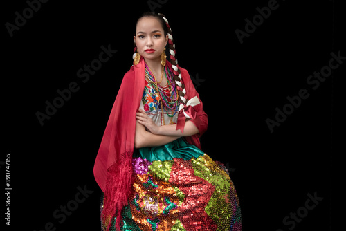 Wall Mural mujer latina vestida de china poblana folklor mexicano de puebla mexico con tren