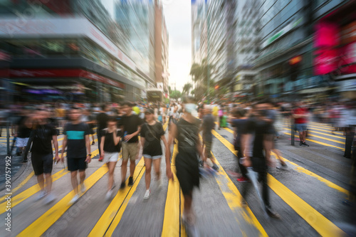Canvas Print Blurred Crowd Unrecognizable Pedestrians walking and traffic car over the crossw