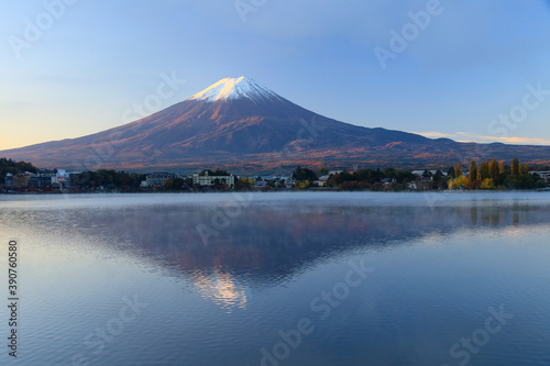 早朝の富士 河口湖
