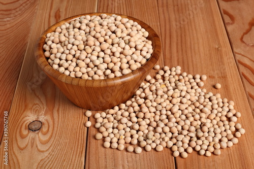 Whole yellow peas in wooden bowl