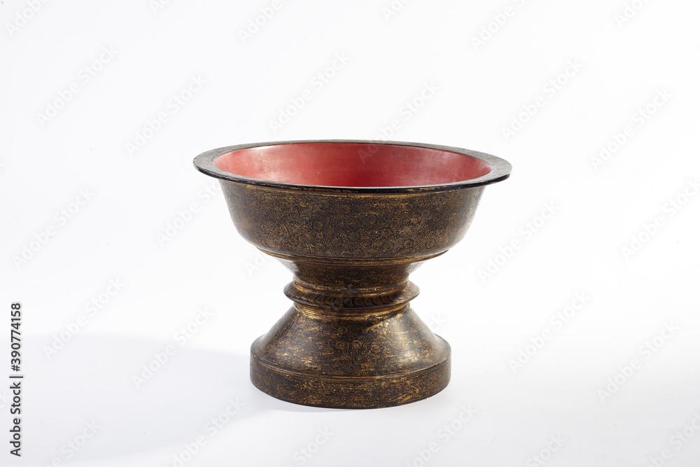 Write designs on water (lacquerware) Write designs on water (lacquerware)
