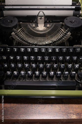 vintage typewriter at wooden table © Sergii Moscaliuk