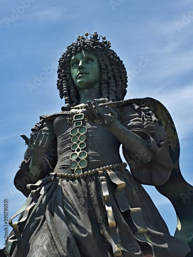 Catherin of Braganza statue in the Lisbon nations park - Portugal