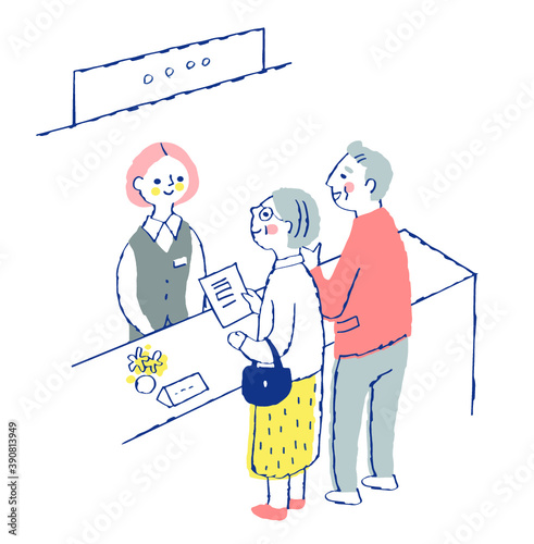 受付窓口　受付係の女性とシニア夫婦