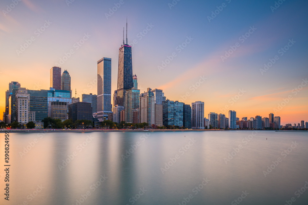 Fototapeta premium Chicago, Illinois, USA downtown skyline from Lake Michigan