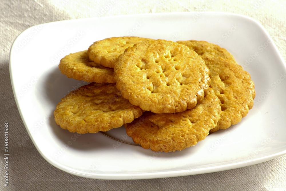 biscuits sablés dans une assiette biscuits sablés dans une assiette